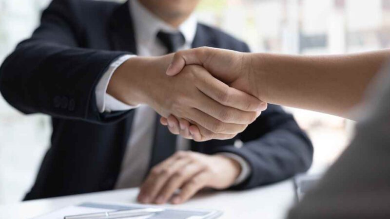 Top Reasons Why You Should Hire a Local Lawyer