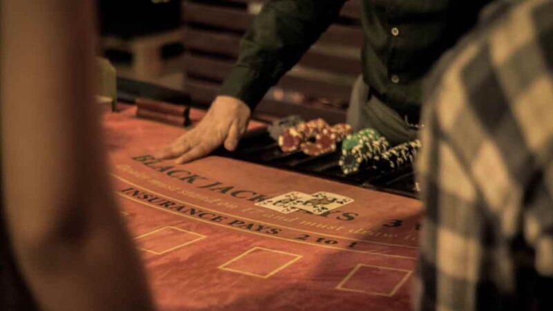 How to Win at Online Blackjack: Tips and Strategies